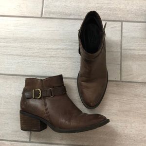 Excellent condition leather born booties. Size 7.